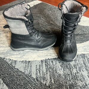 Ugg Adirondack Boot size 9